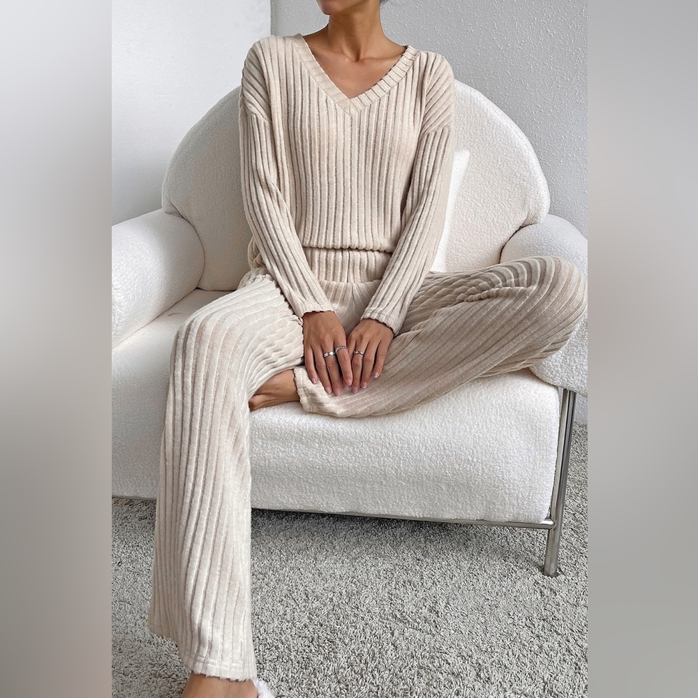 Women's Cream Ribbed Knit Set - Picture 2 of 5